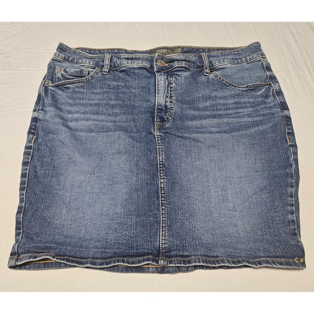 Torrid Denim Mini Skirt Womens 16 Blue Medium Wash Stretch Casual Classic